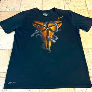 2015 NIKE KOBE BRYANT BLACK MAMBA SHEATH LOGO DRI-FIT TEE SHIRT BLK GOLD MEDIUM